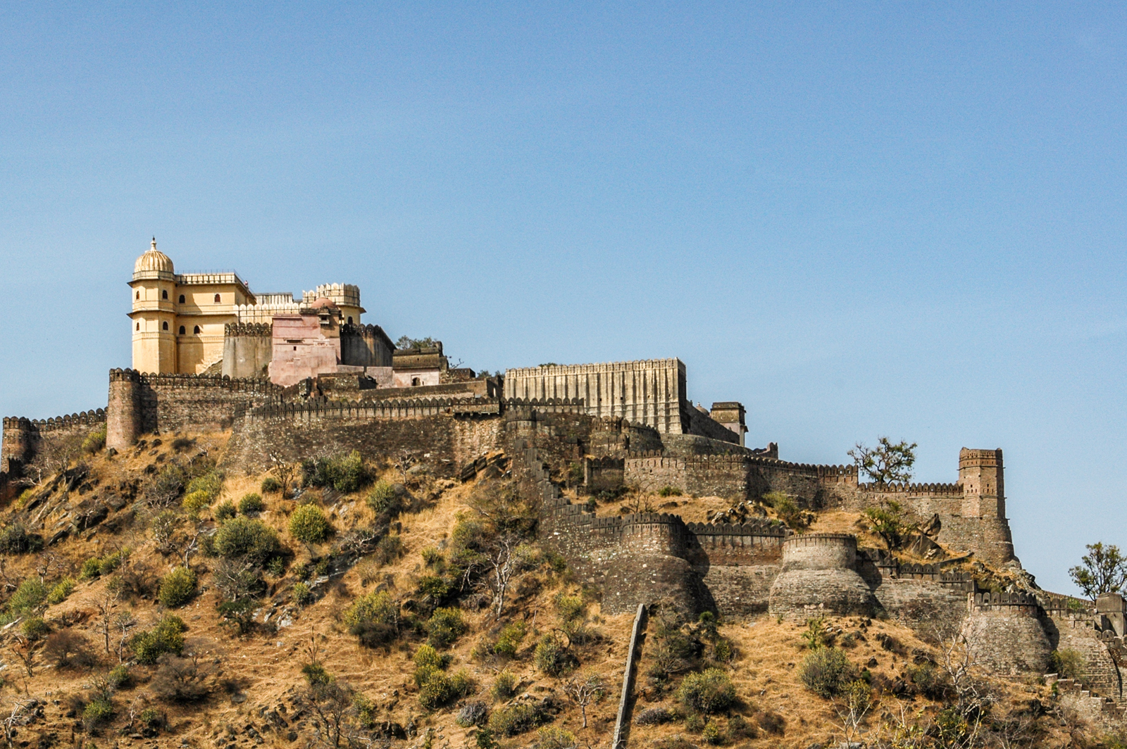 Kumbhalgarh Fort wall view Aravalli hills